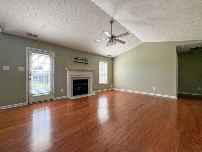 Building Photo - Beautiful 4 Bed 2 Bath Home in Fayetteville