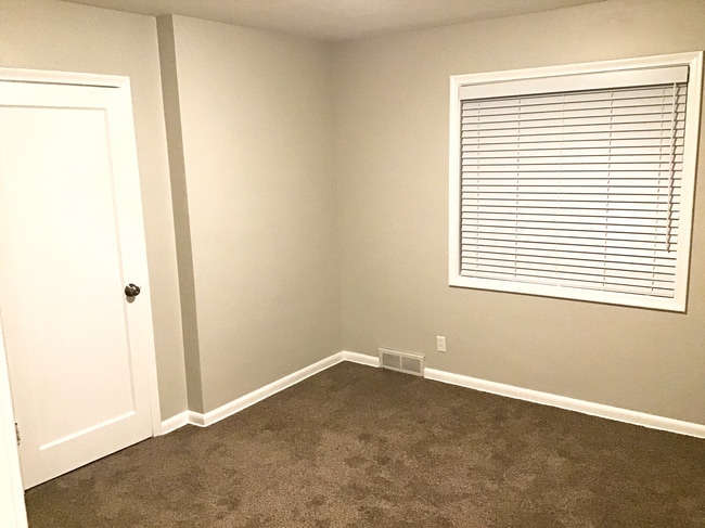 Building Photo - 1242 E Sherman Ave