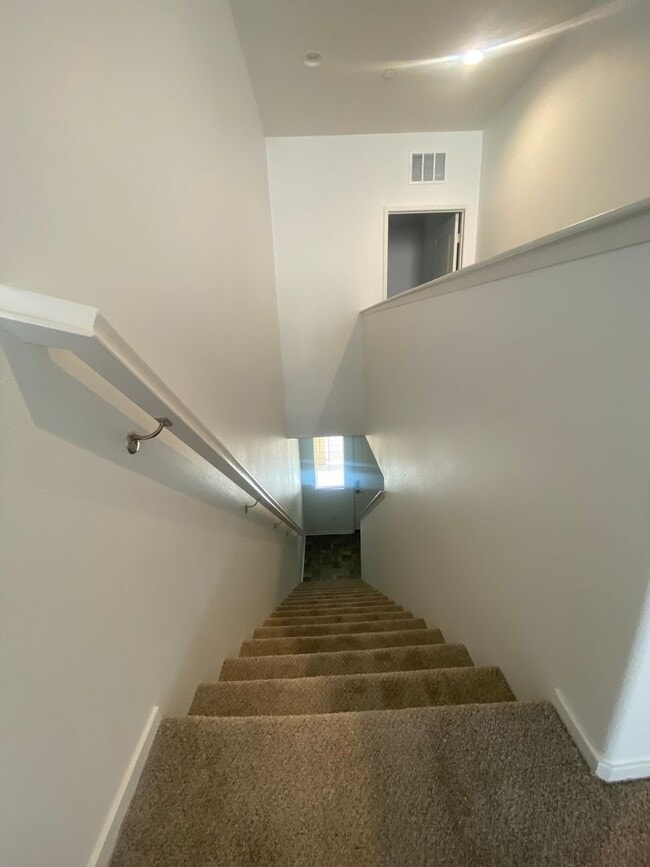 Building Photo - Like New 2 Bed 2 Bath Condo in Temecula