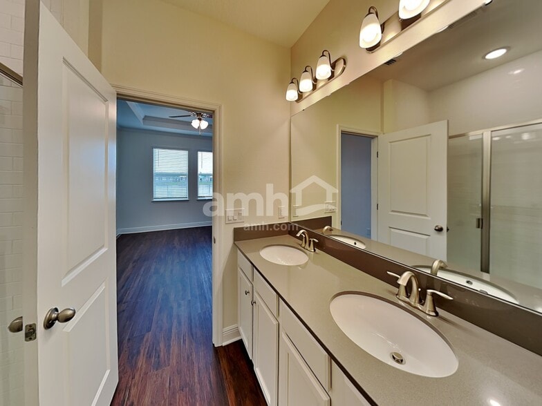 Building Photo - 2861 Ponds Trl