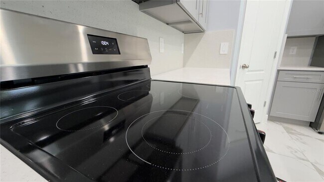 Building Photo - 706 S Thacker Ave