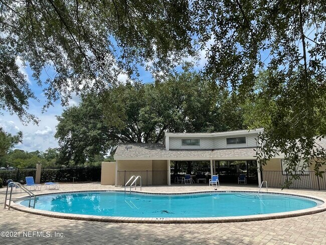 Building Photo - 3801 Crown Point Rd