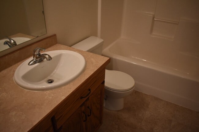 Building Photo - 3 Bed 3 Bath Single Family Home