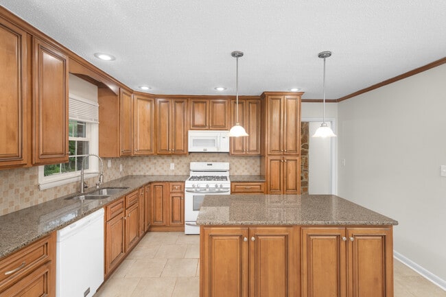 Building Photo - 1003 Coronado Ave SE