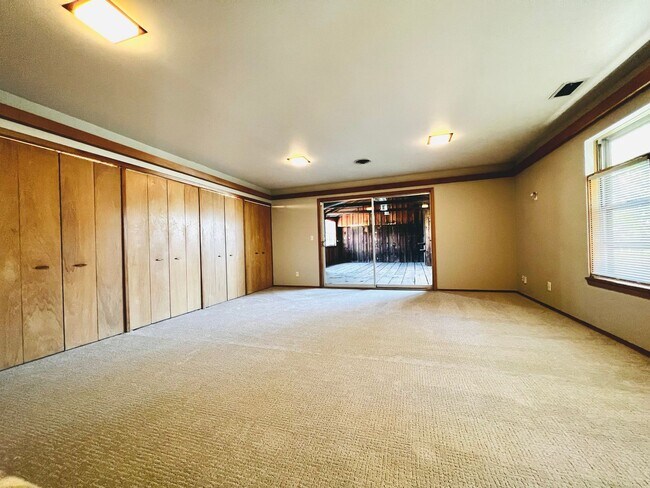 Building Photo - 2610 1/2 N Hudson Ave