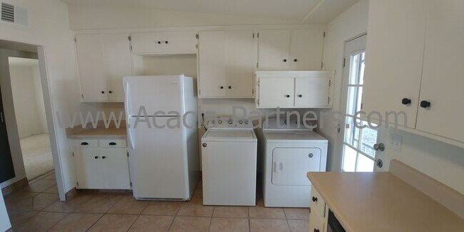 Building Photo - Centrally Located Three Bedroom/Two Bath Home