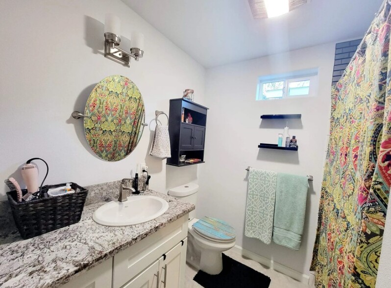 Master Bath - 1138 Breen St