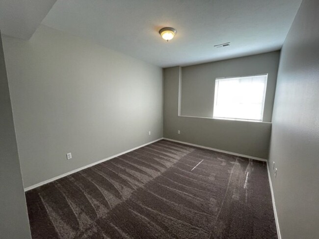 Building Photo - TOTALLY REMODELED - Ozark Walk out Basemen...