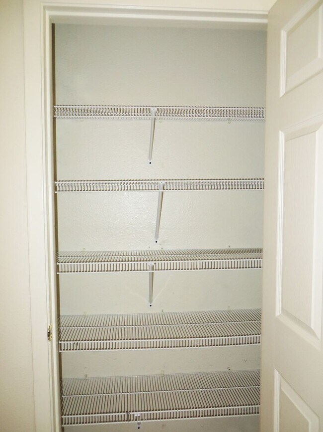 Building Photo - 2 Bedroom 2 Bathroom Unit In Georgetown