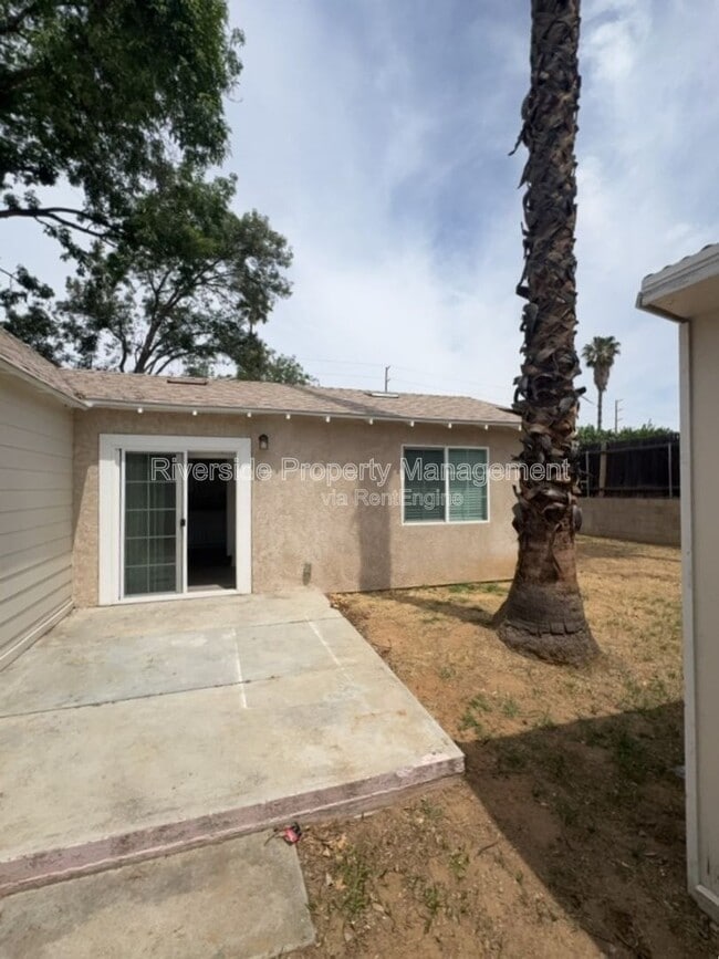 Building Photo - 4185 Selma Ave