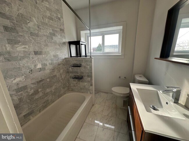 Building Photo - 401 Righter St