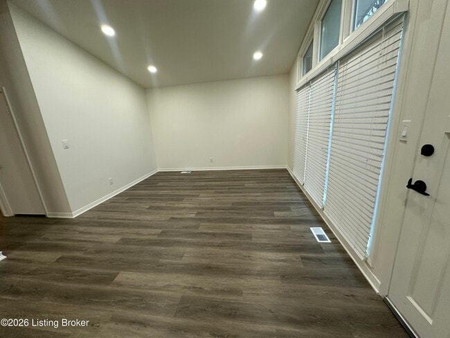 Building Photo - 4806 Mid Dr