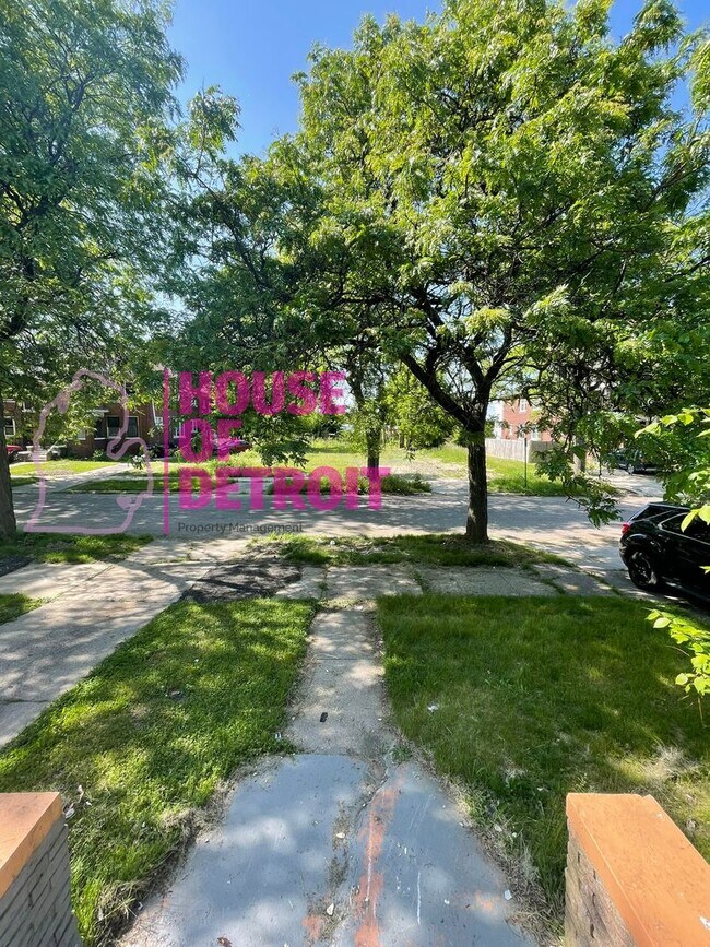 Building Photo - 5065-5067 Linsdale St. - SW 07/16