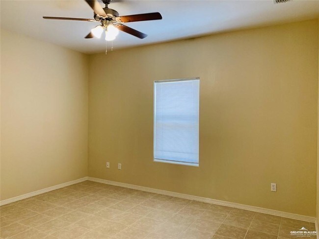 Building Photo - 7 E St