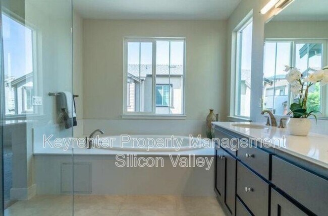 Building Photo - 1020 Skybo Ct