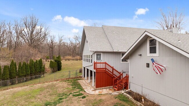 Building Photo - "Charming 2-Bed Home with Scenic Views and...