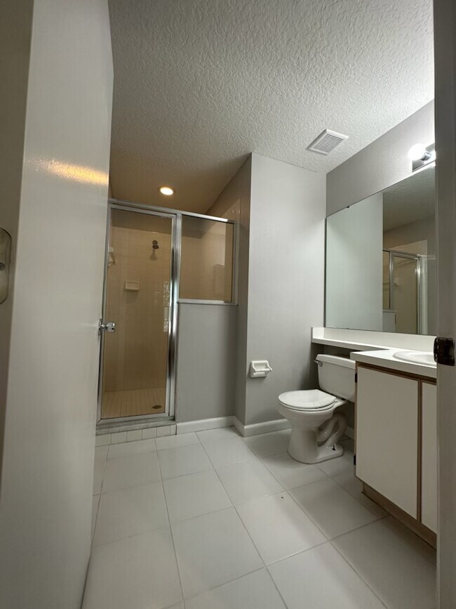 Building Photo - 2147 Cypress Bay Blvd