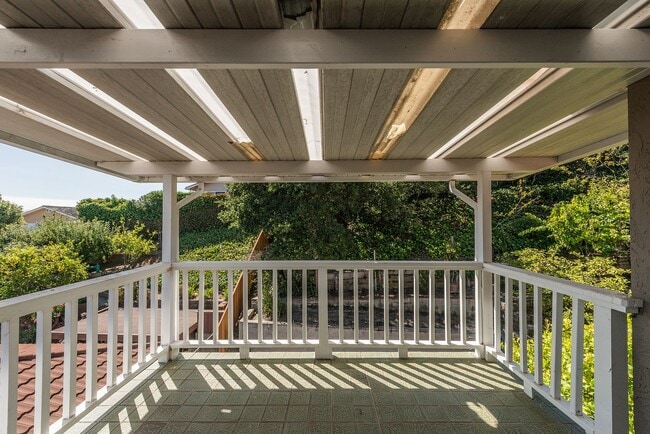 Building Photo - Updated 4 Bed / 2.5 Ba Home in Millbrae Mi...