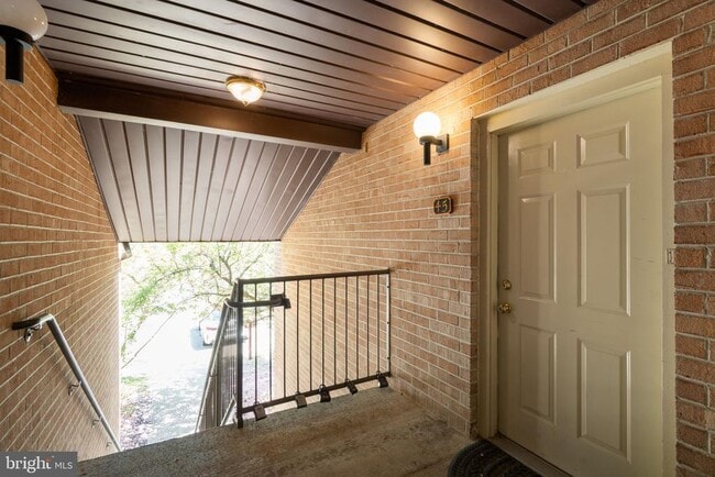 Building Photo - 45 Le Forge Ct