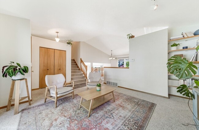 Building Photo - For Rent: Beautiful 3 Bed, 3 Bath Home in Desirable Eagle Ridge
