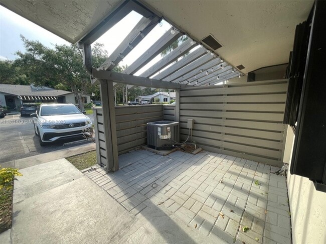 Building Photo - 449 Lakeview Dr