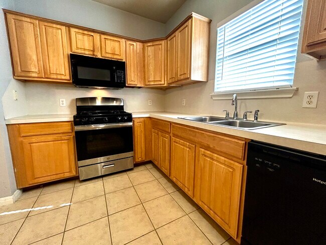 Building Photo - 1707 Chestnut Ave