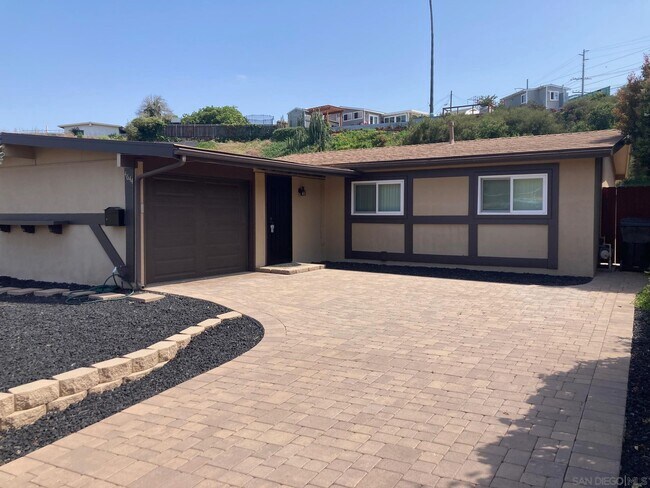 Building Photo - 4644 Chateau Pl