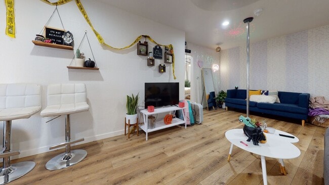 Building Photo - Corner lot on Mary Lane!