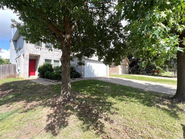 Building Photo - 2423 Glen Field Dr