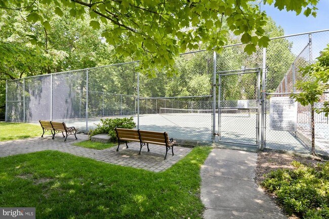 Building Photo - 10631 Montrose Ave