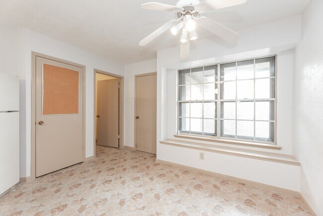 Building Photo - 6818 Brockington Dr