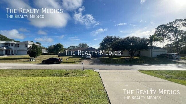 Building Photo - 270 Winfall Ave SW