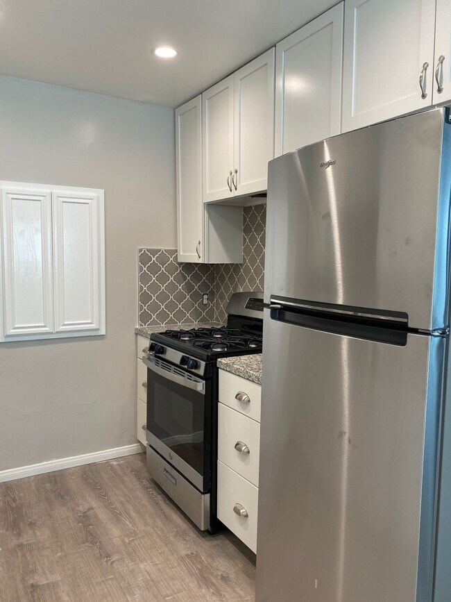 Building Photo - First's Month's Rent FREE with signed 6 or...