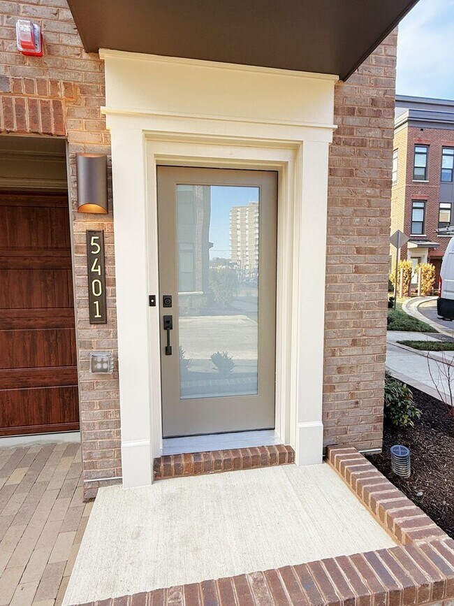 Building Photo - Brand new 4 level, 4 Bedroom Townhome with Elevator!
