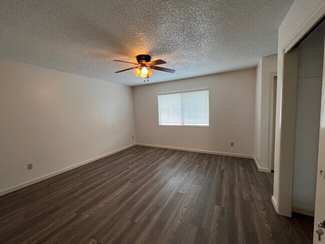 Building Photo - 7200 Bennington Way