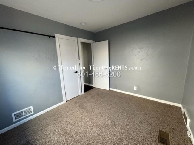 Building Photo - This property offers a NO DEPOSIT option a...