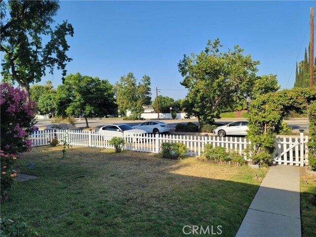 Building Photo - 6121 White Oak Ave
