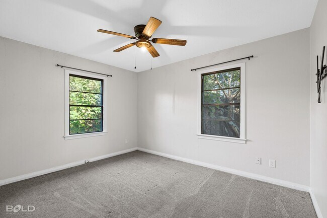 Building Photo - 101 Lillian St