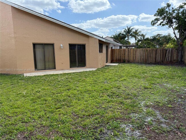 Building Photo - 920 SW 111th Ave