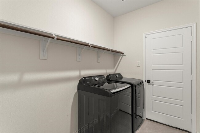 Building Photo - 137 Red Hickory Dr