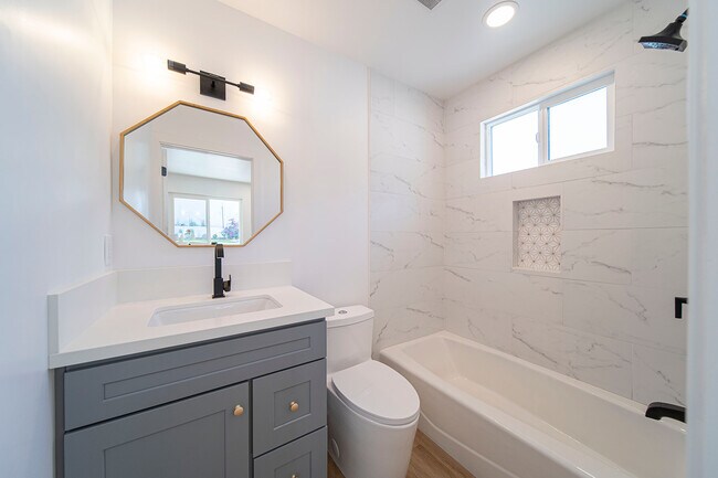 Building Photo - 9455 Hillhaven Ave