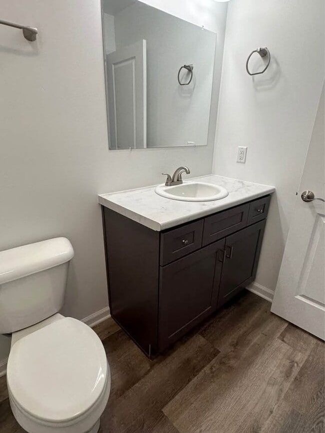 Building Photo - Twin Lakes Duplex