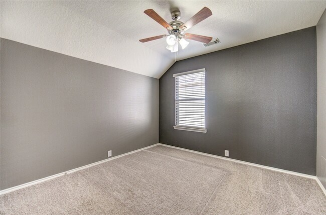 Building Photo - 5711 Kenwood