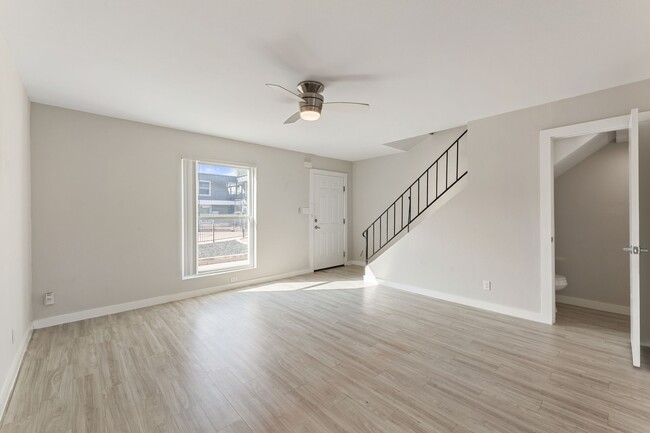 Building Photo - 5005 Manor Rd