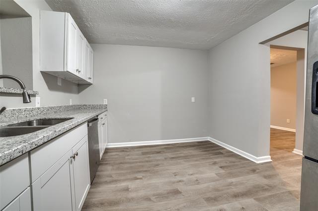 Building Photo - 631 Mosswood Dr
