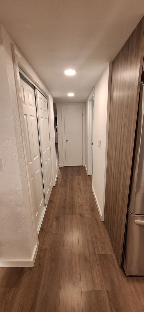 Building Photo - Luxurious 2-Bed, 2-Bath Condo with Spectacular Views and Designer Upgrades in Kirkland!!