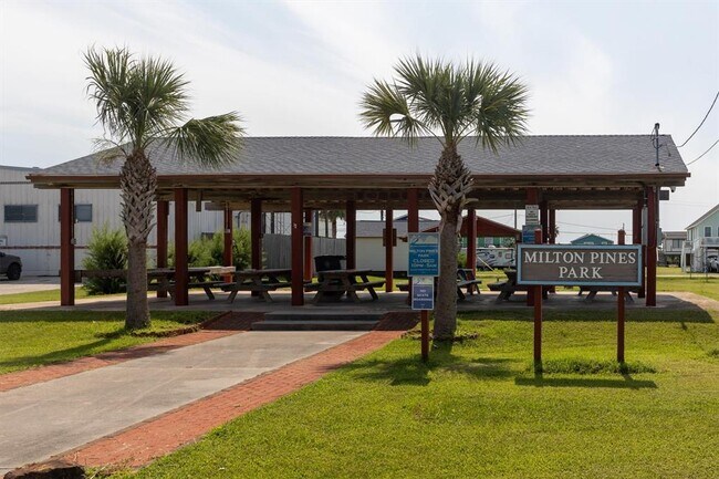 Building Photo - 4034 Reeves Dr