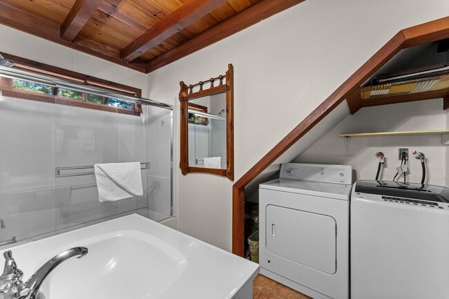 Building Photo - SKI LEASE: Hot Tub, Pet Friendly, Wood Stove