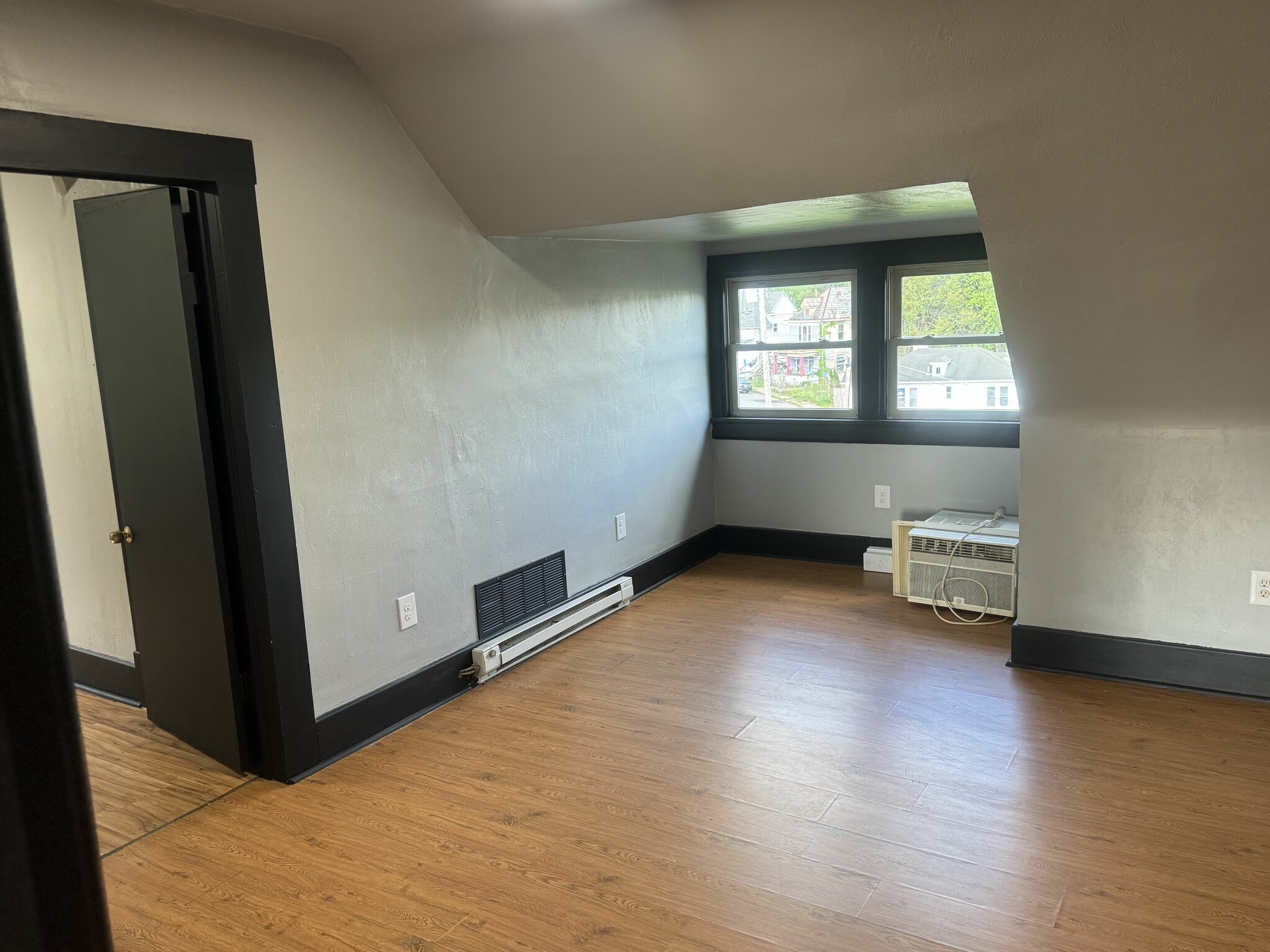Building Photo - 216 Watson Ave