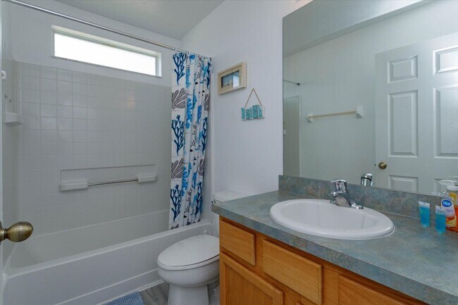 Building Photo - Call Ed for showings (352) 217-0284